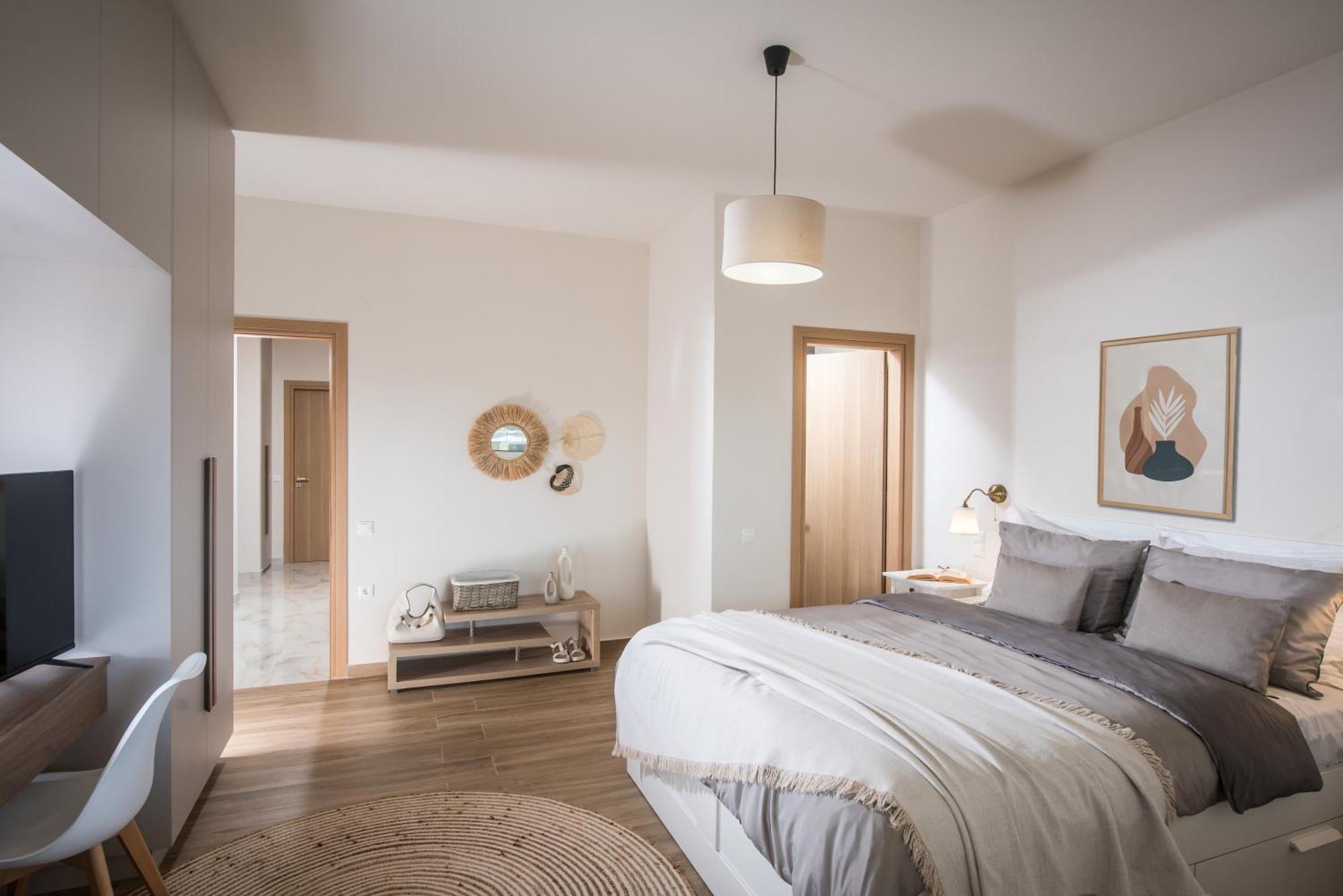 New Luxury Near Airport, Port & Town Center - Sonia Apartment *