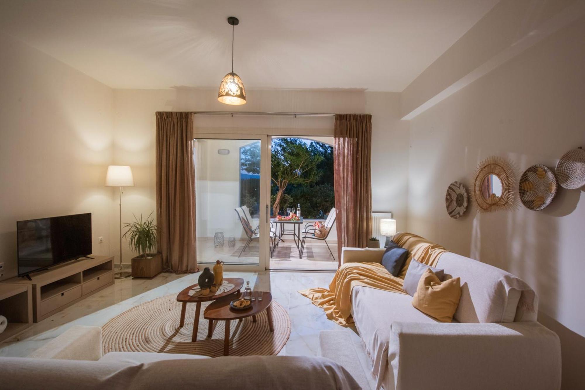 New Luxury Near Airport, Port & Town Center - Sonia Apartment *