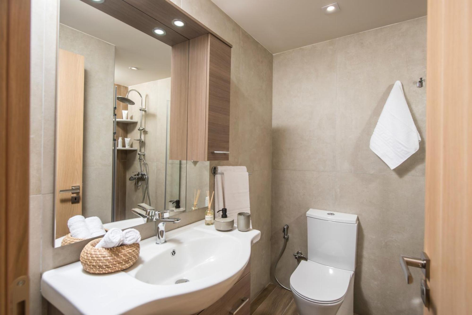 New Luxury Near Airport, Port & Town Center - Sonia