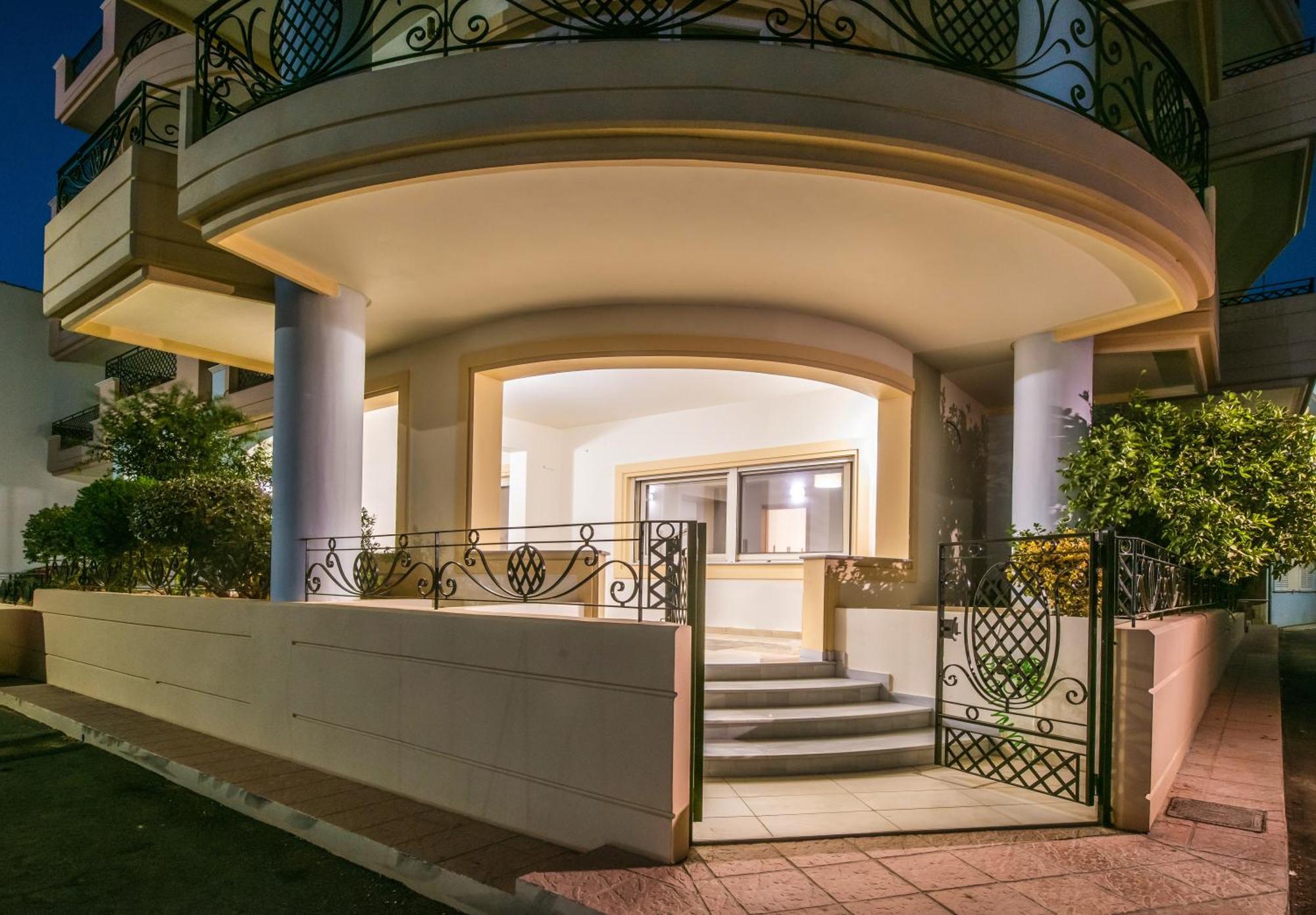 New Luxury Near Airport, Port & Town Center - Sonia Apartment *